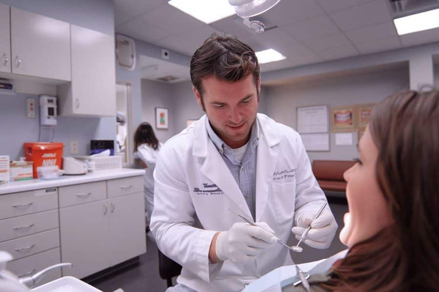 Quels sont les dentistes qui prennent rapidement pour une urgence dentaire à Orléans ?